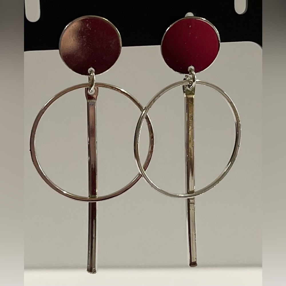 NWOT Elegant Silver Circle Drop Earrings
